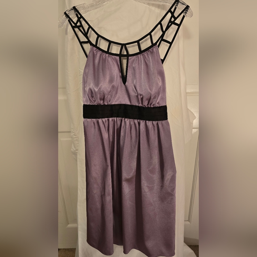 Chic Lavender Dress with Black Geometric Straps